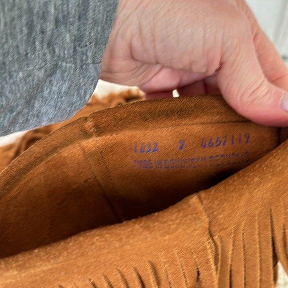Minnetonka Fringe Boots - 9 - Picture 5 of 6